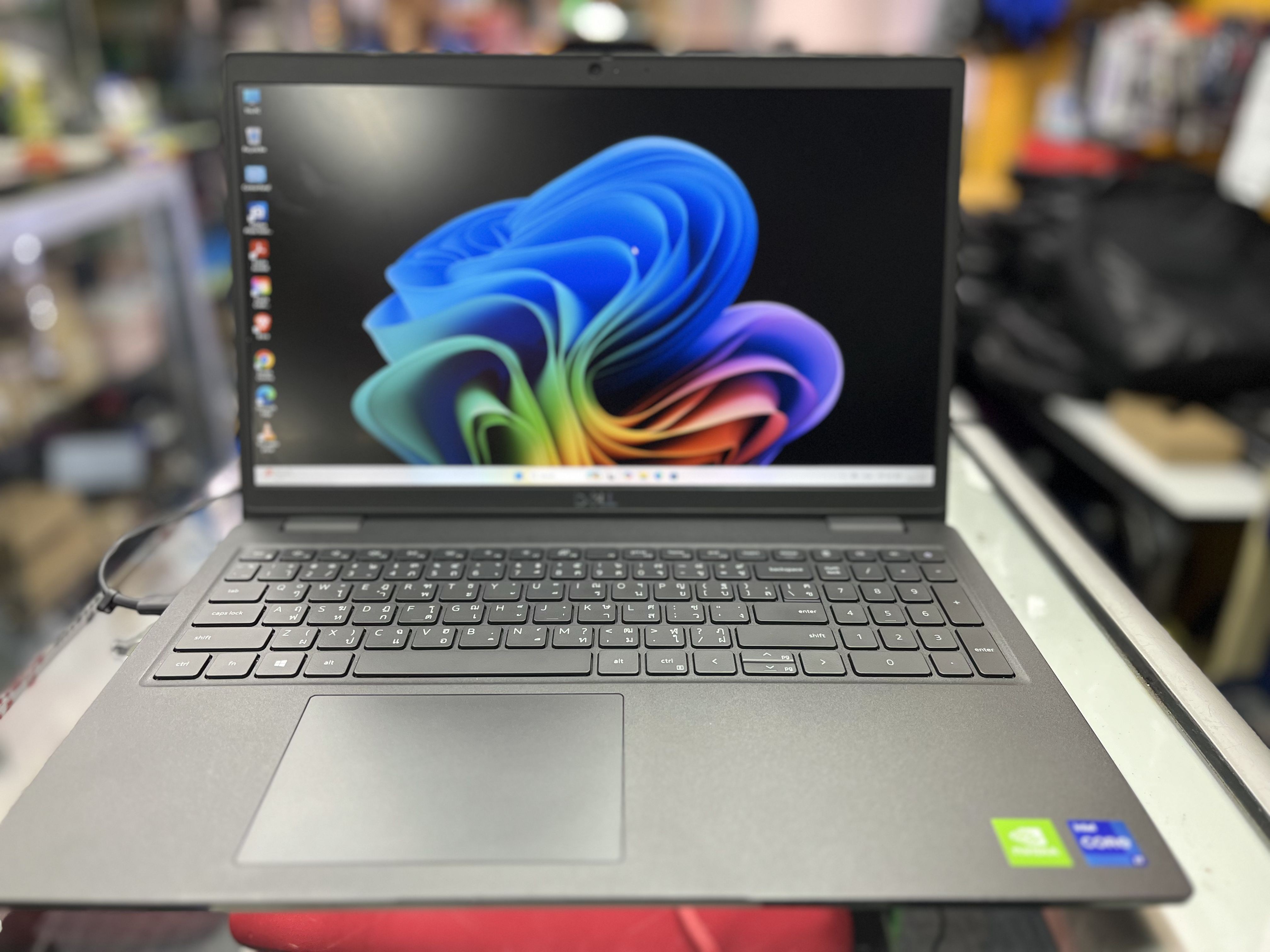DeLL Latitude 3520 i7