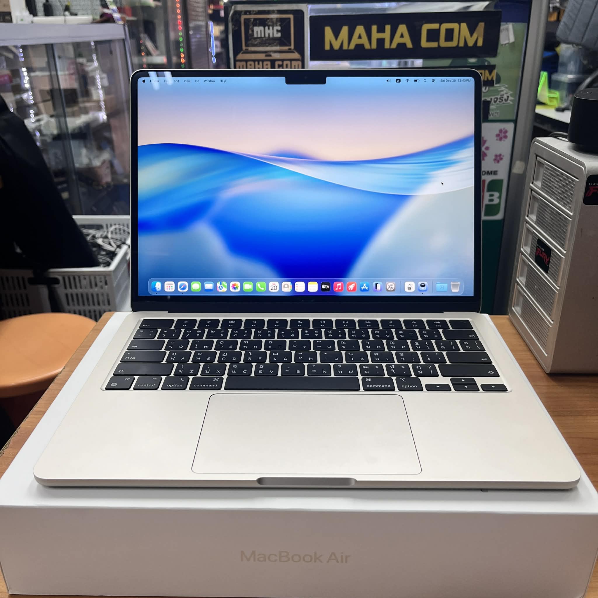 MacBook Air (13-inch, M2, 2022)